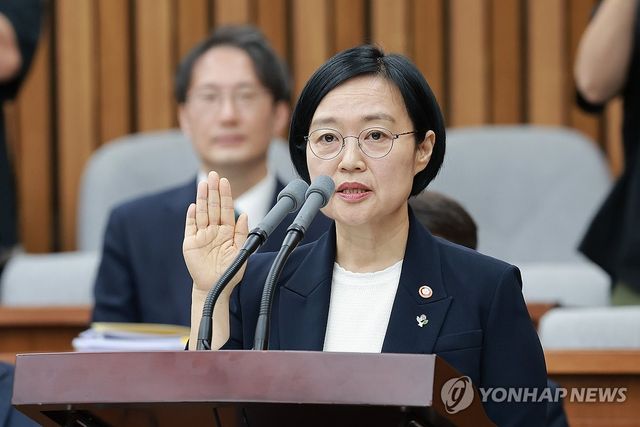 한성숙 총리 후보자 인사청문회 선서