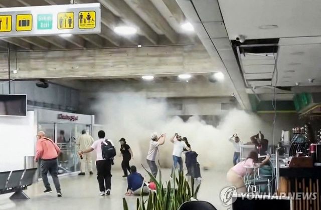 지진 발생 후 시몬 볼리바르 국제공항 내부 모습