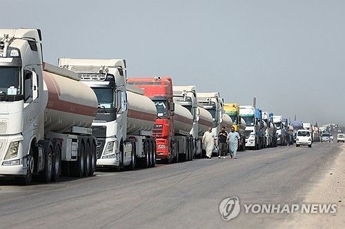 시리아에 도착한 이라크 석유 수송 차량