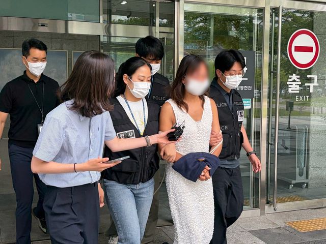 잠실 개표소 봉쇄 시위에서 경찰에게 침 뱉은 김모씨 구속심사