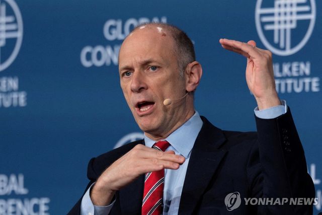 오스탄 굴스비 미국 시카고 연방준비은행 총재
