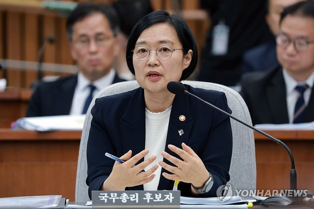 질의에 답하는 한성숙 국무총리 후보자
