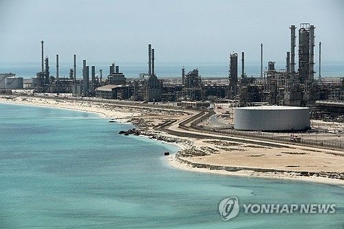사우디 아람코가 운영하는 라스타누라 항구의 정유시설