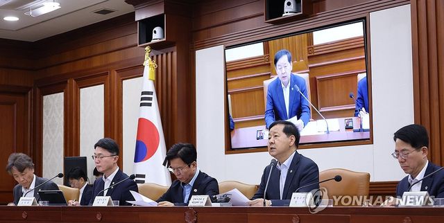 비상경제본부회의 주재하는 구윤철 부총리