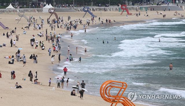 개장 앞둔 해운대해수욕장 표정