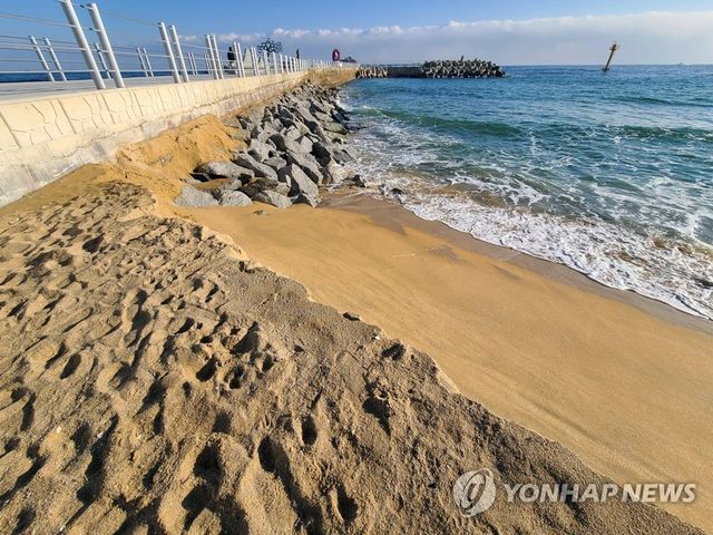 침식피해 발생한 속초해변