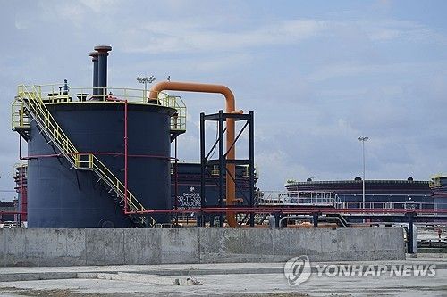 단고테 정유소의 원유 시설