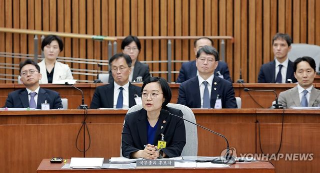 답변하는 한성숙 국무총리 후보자