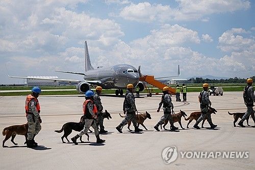 멕시코 육군 수색 구조팀이 베네수엘라로 떠나는 모습 