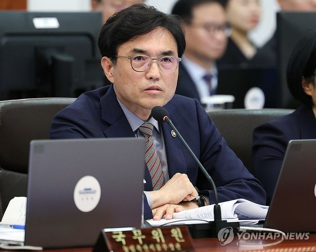 국무회의 참석한 권창준 고용부 차관