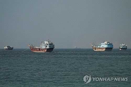 호르무즈 해협의 선박들
