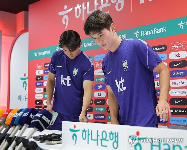기자회견 참석하는 양현준-김진규
