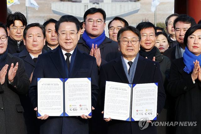 강기정·김영록, 광주·전남 행정통합 선언문 발표