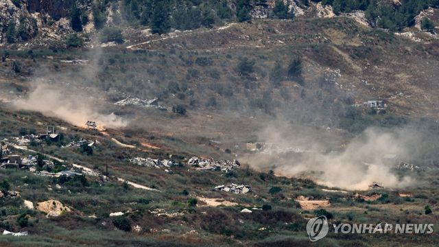 레바논 남부에서 이동 중인 이스라엘 전차들