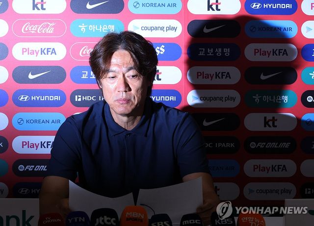 사퇴 기자회견 하는 홍명보 감독