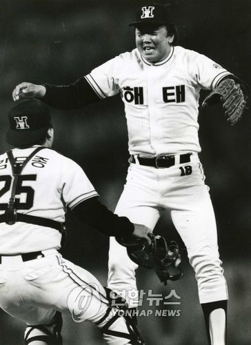 1986년 한국시리즈 우승 당시 투수 선동열과 포수 김무종
