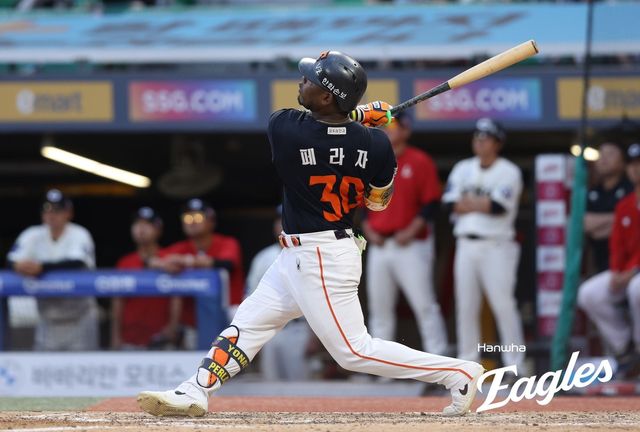 결승 3점포 날린 페라자의 호쾌한 스윙