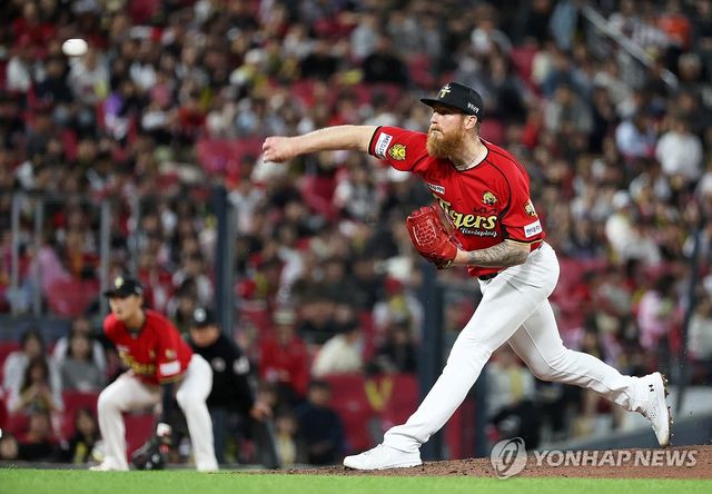 투구하는 올러