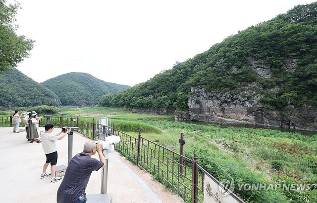 망원경으로 보는 반구대 암각화