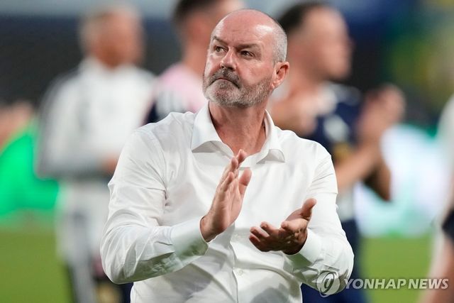 사임한 스코틀랜드 스티브 클라크 감독
