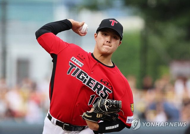 투구하는 김태형