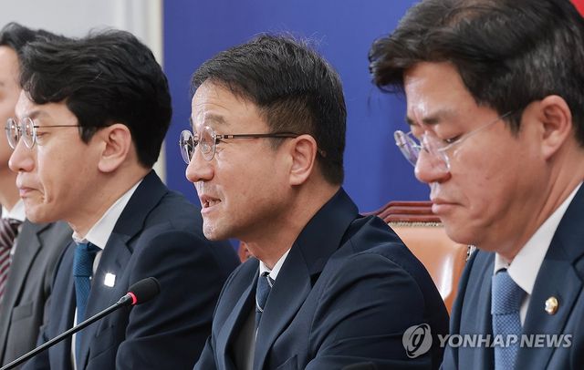 발언하는 한병도 당대표 직무대행 겸 원내대표