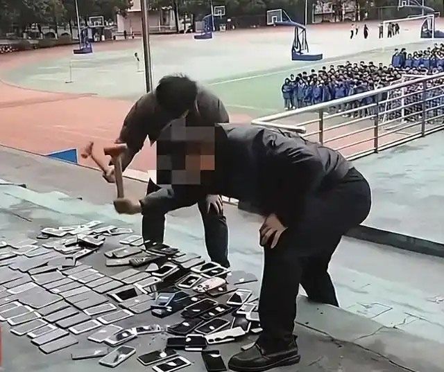휴대전화 부수는 교사들