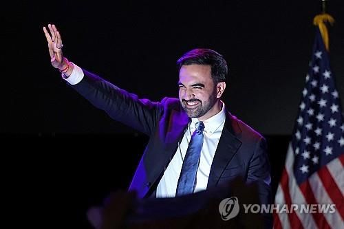 뉴욕시장 당선 후 기뻐하는 조란 맘다니