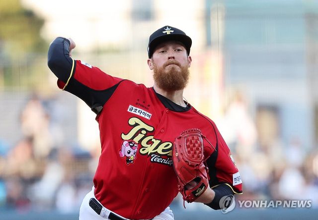 투구하는 평균자책점 1위 올러