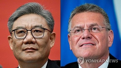 29일(현지시간) 브뤼셀에서 회담한 왕원타오 중국 상무부장(왼쪽)과 마로시 셰프초비치 EU 통상 담당 집행위원 [AFP 연합뉴스 자료사진. 재판매 및 DB 금지] 