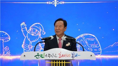 이임하는 박현국 군수