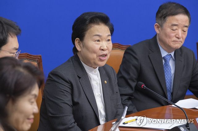 최고위원회의에서 발언하는 문정복 최고위원