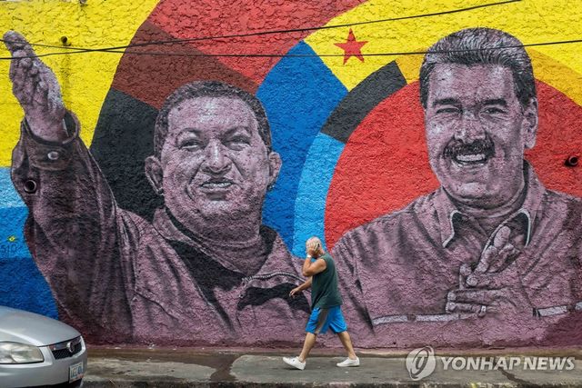 우고 차베스와 니콜라스 마두로를 그린 벽화
