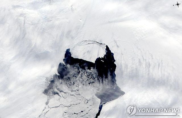 남국 파인아일랜드 빙하에서 떨어져 나오는 거대한 빙산