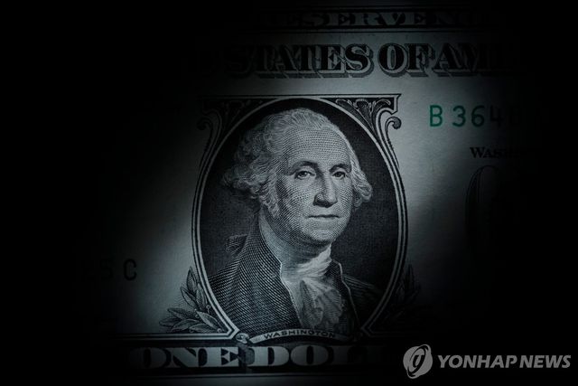 흔들리는 달러 위상 