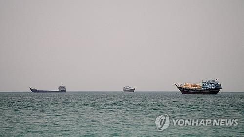 호르무즈해협의 선박들