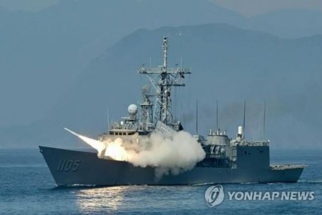 대만 연례 '한광' 군사훈련서 미사일 발사하는 호위함 