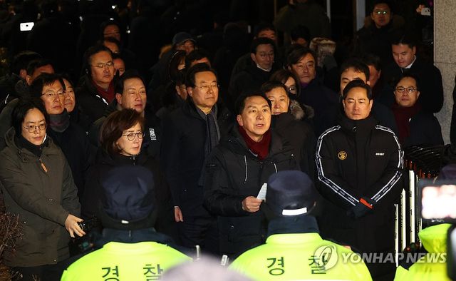 입장 발표하는 국민의힘
