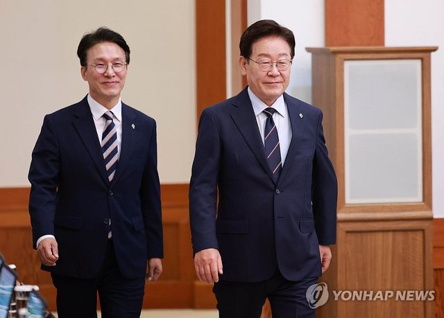 지난 2일 국무회의 입장하는 이재명 대통령과 김민석 국무총리