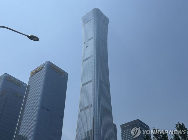경비행기 충돌 중국 베이징 초고층 빌딩
