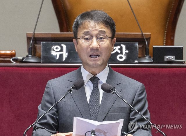 의원 총회에서 발언하는 한병도 당 대표 직무대행