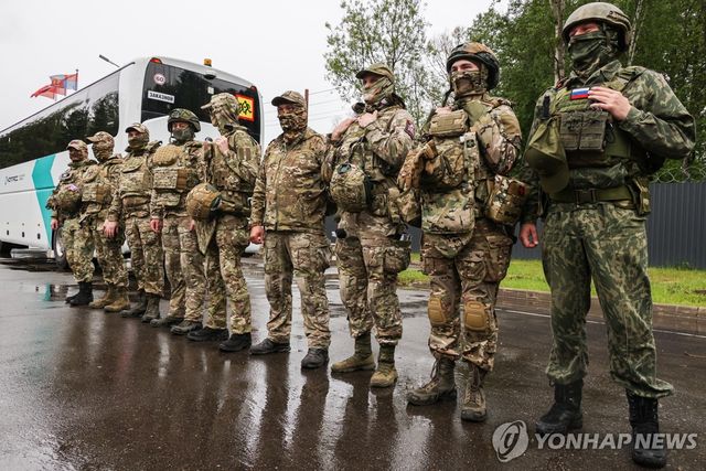 러시아 모스크바 신병모집 센터의 군인들