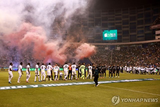올해 5월 멕시코 푸에블라에서 열린 멕시코와 가나의 친선경기 때 관중석 모습.