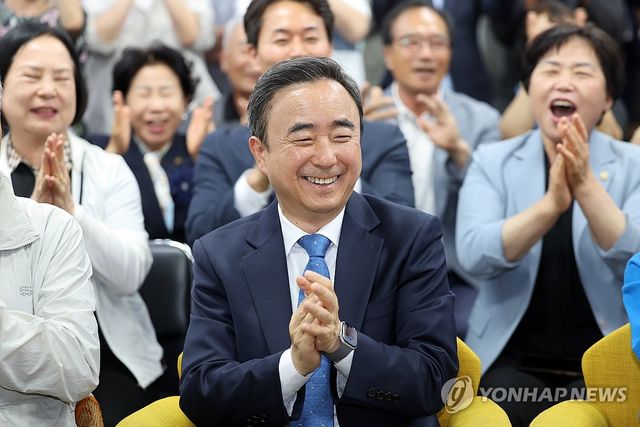 기뻐하는 임문영 광산을 후보