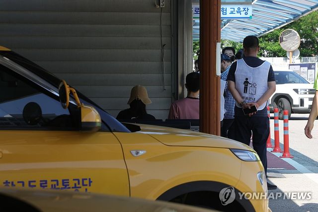 '오늘은 도로주행 대신 투표'