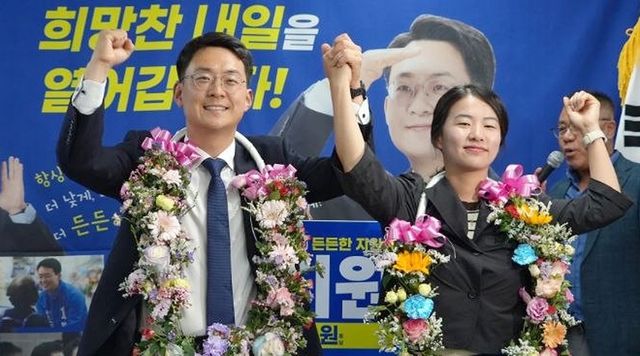 박지원 당선인(왼쪽)