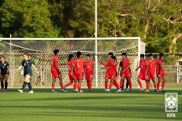 괌과의 경기에서 세리머니 하는 한국 여자축구 대표팀