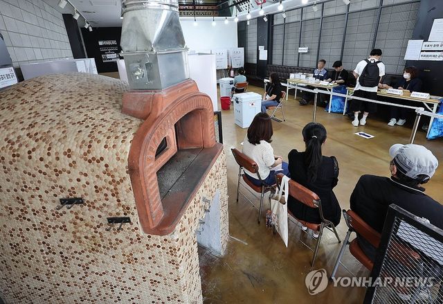 피자 화덕이 있는 투표소