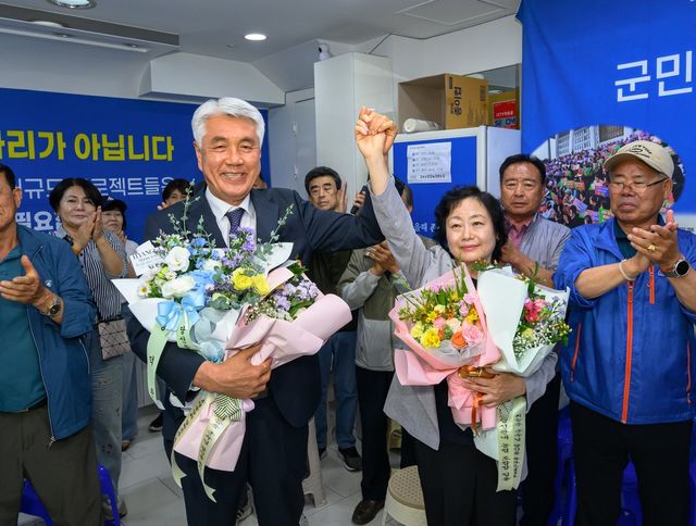 당선 확정되고 기뻐하는 최승준 정선군수 당선인