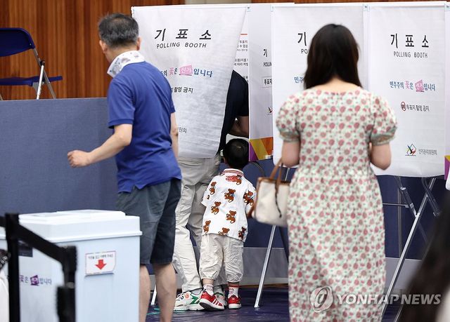 ‘아빠 투표 다 했어요?’